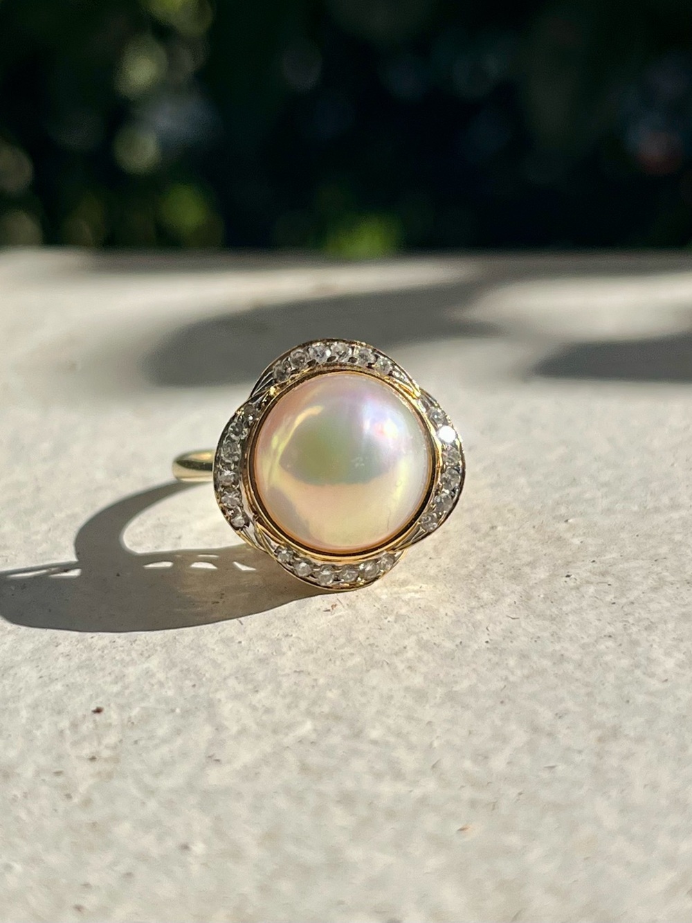 Vintage 14K Yellow Gold Mabe Pearl & 24 Diamond Halo Ring Size 8 (5.63g)